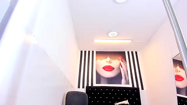 Snapshot of Shanelle__ chatting on 09.19.25 Shanelle online show from 09.19.25