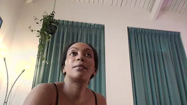 Snapshot of ROXYNL chatting on 02.19.26 ROXYNL online show from 02.19.26