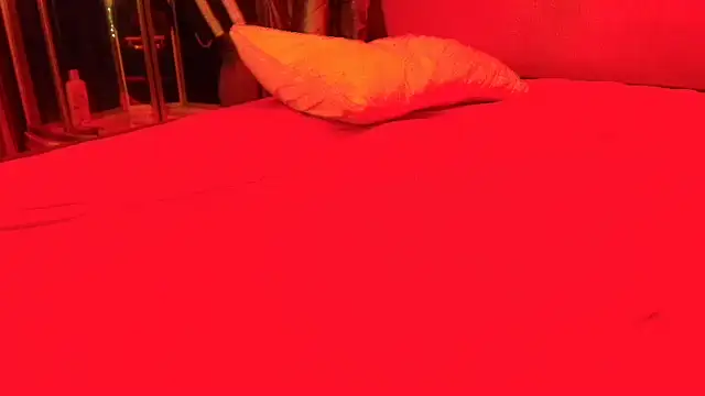 Snapshot of ROXYNL chatting on 02.20.26 ROXYNL online show from 02.20.26