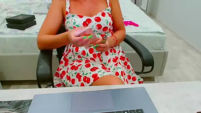 Snapshot of EveLove33 chatting on 07.23.26 EveLove33 online show from 07.23.26