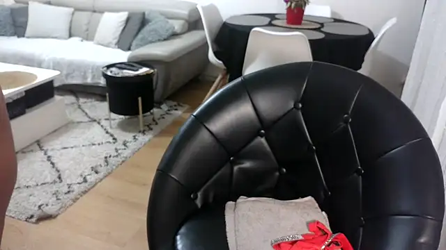 sarametisse26 online show from 01.28.25