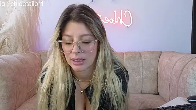 ChloeTailor  online show from 02.12.25