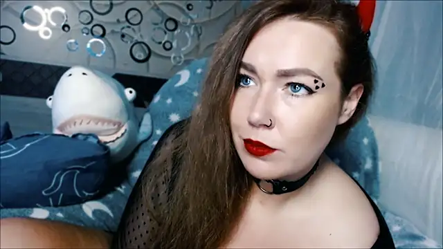 Snapshot of tia_meow chatting on 10.28.25 tia meow online show from 10.28.25