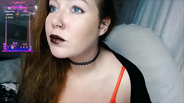 Snapshot of tia_meow chatting on 11.26.25 tia meow online show from 11.26.25