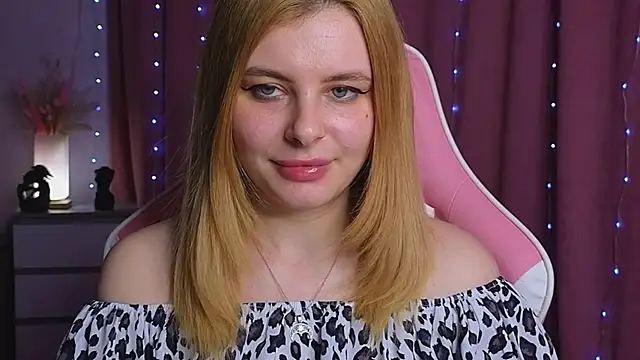 Snapshot of Day-off chatting on 11.19.25 Day-off online show from 11.19.25