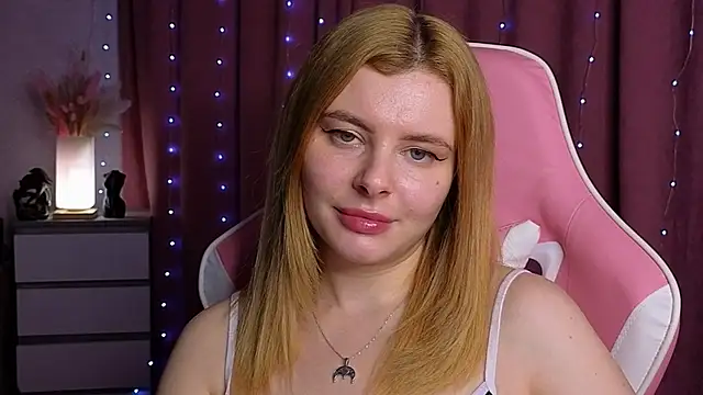 Snapshot of Day-off chatting on 11.21.25 Day-off online show from 11.21.25