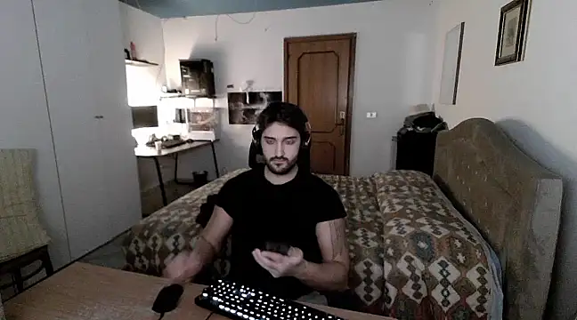 Snapshot of Alexox02 chatting on 12.20.24 Alexox02 online show from 12.20.24