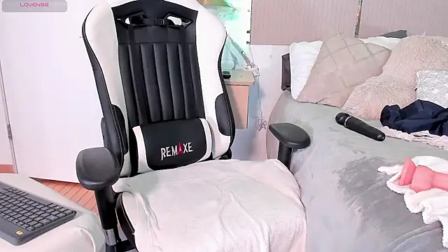 Jadeh Williams02 online show from 03.14.25