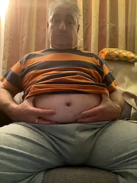 Snapshot of Russirayu chatting on 11.30.25 Russirayu online show from 11.30.25