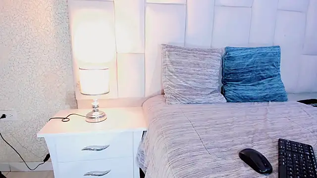 andrea alvarz online show from 12.16.25