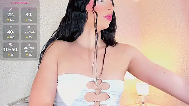 Snapshot of andrea_alvarz chatting on 07.28.26 andrea alvarz online show from 07.28.26