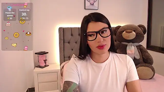 Snapshot of Nicols66 chatting on 11.29.25 Nicols66 online show from 11.29.25