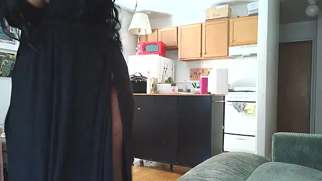 Snapshot of SiminFox chatting on 10.29.25 SiminFox online show from 10.29.25