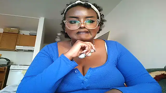 Snapshot of SiminFox chatting on 11.28.25 SiminFox online show from 11.28.25