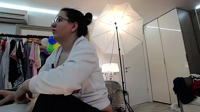 Snapshot of ILoveToFeelU chatting on 01.20.25 ILoveToFeelU online show from 01.20.25