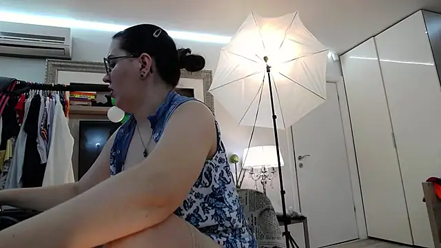 Snapshot of ILoveToFeelU chatting on 02.27.25 ILoveToFeelU online show from 02.27.25