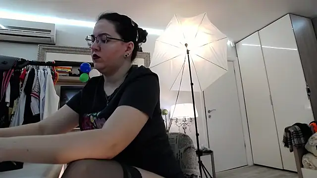 Snapshot of ILoveToFeelU chatting on 03.03.25 ILoveToFeelU online show from 03.03.25