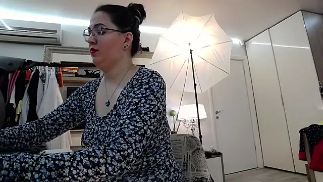 Snapshot of ILoveToFeelU chatting on 03.09.25 ILoveToFeelU online show from 03.09.25