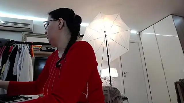 Snapshot of ILoveToFeelU chatting on 03.16.25 ILoveToFeelU online show from 03.16.25