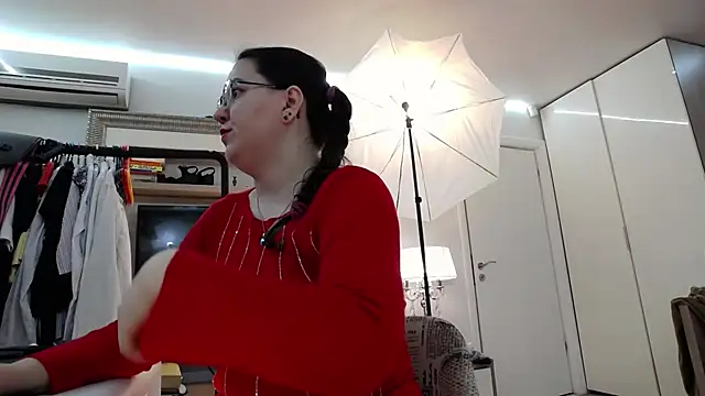 Snapshot of ILoveToFeelU chatting on 03.17.25 ILoveToFeelU online show from 03.17.25