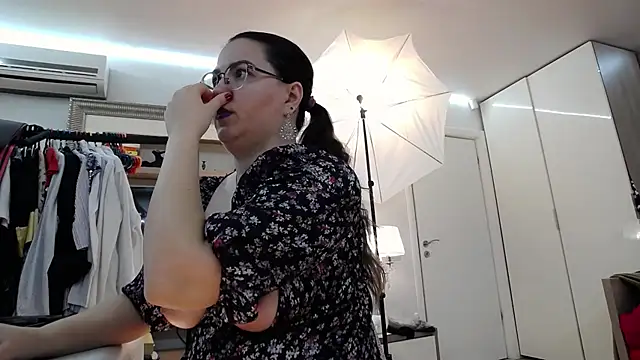 Snapshot of ILoveToFeelU chatting on 03.17.25 ILoveToFeelU online show from 03.17.25