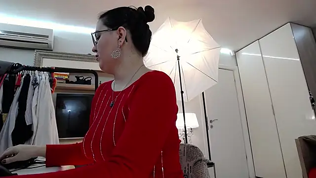 Snapshot of ILoveToFeelU chatting on 03.20.25 ILoveToFeelU online show from 03.20.25