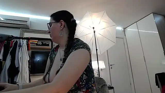 Snapshot of ILoveToFeelU chatting on 03.21.25 ILoveToFeelU online show from 03.21.25