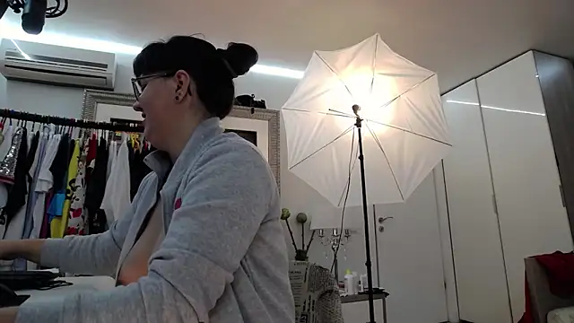 Snapshot of ILoveToFeelU chatting on 09.08.25 ILoveToFeelU online show from 09.08.25