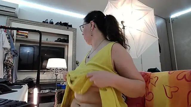 Snapshot of ILoveToFeelU chatting on 10.18.25 ILoveToFeelU online show from 10.18.25