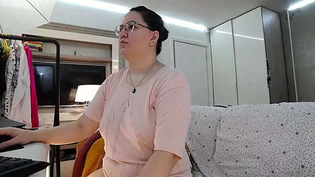 Snapshot of ILoveToFeelU chatting on 06.22.26 ILoveToFeelU online show from 06.22.26