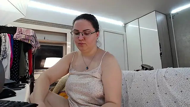 Snapshot of ILoveToFeelU chatting on 06.24.26 ILoveToFeelU online show from 06.24.26