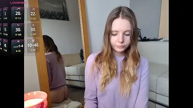 Snapshot of Frosty_Princess chatting on 11.21.25 Frosty Princess online show from 11.21.25