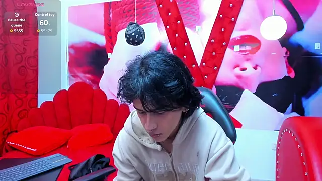 Snapshot of alex_477 chatting on 07.04.26 alex 477 online show from 07.04.26