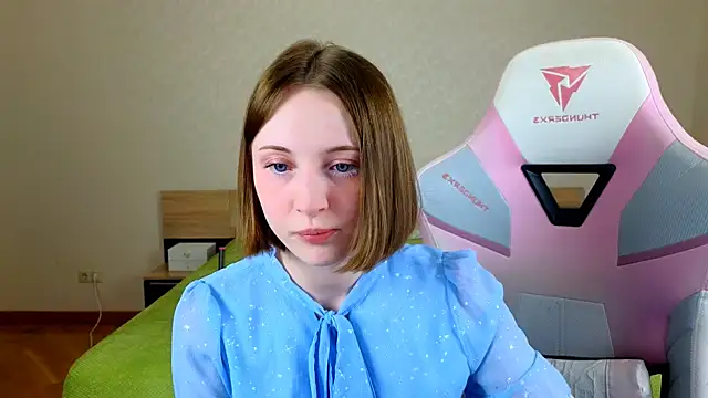 Snapshot of Cowell_Adelina chatting on 02.22.26 Cowell Adelina online show from 02.22.26