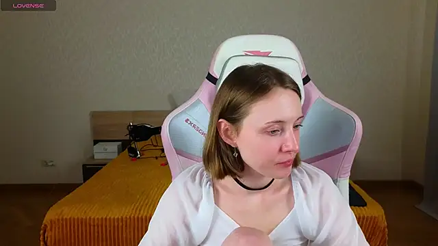 Snapshot of Cowell_Adelina chatting on 03.09.26 Cowell Adelina online show from 03.09.26