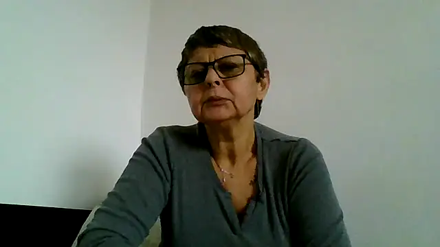 Snapshot of roseblak42 chatting on 11.10.25 roseblak42 online show from 11.10.25