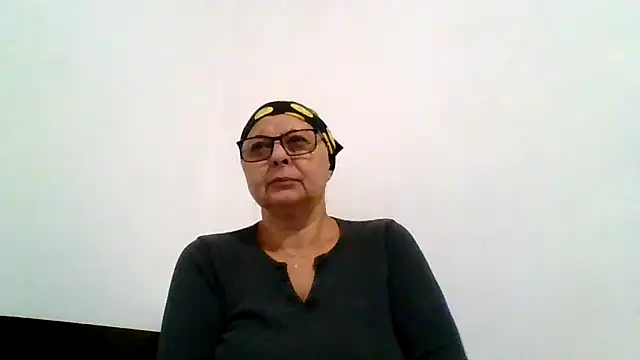 Snapshot of roseblak42 chatting on 11.14.25 roseblak42 online show from 11.14.25