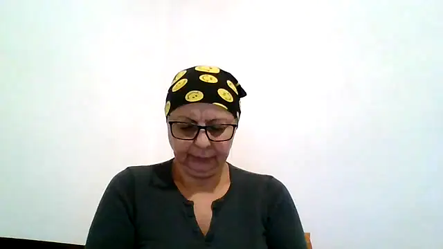 Snapshot of roseblak42 chatting on 11.16.25 roseblak42 online show from 11.16.25