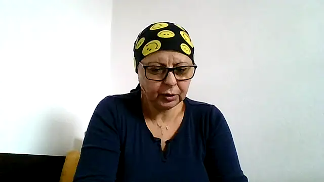 Snapshot of roseblak42 chatting on 11.19.25 roseblak42 online show from 11.19.25