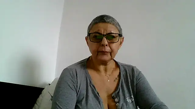 Snapshot of roseblak42 chatting on 12.01.25 roseblak42 online show from 12.01.25