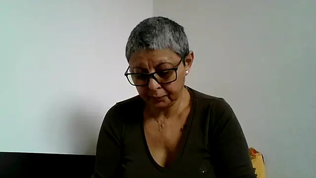 Snapshot of roseblak42 chatting on 12.16.25 roseblak42 online show from 12.16.25