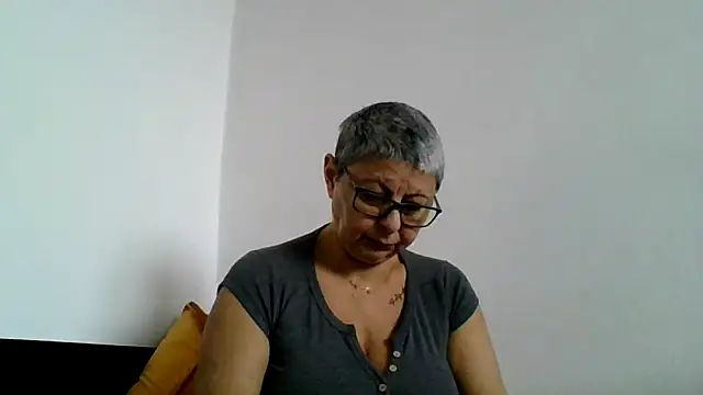 Snapshot of roseblak42 chatting on 12.17.25 roseblak42 online show from 12.17.25