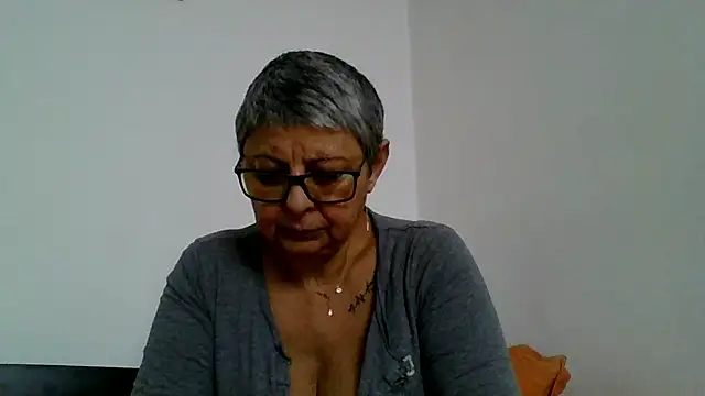 Snapshot of roseblak42 chatting on 01.08.26 roseblak42 online show from 01.08.26