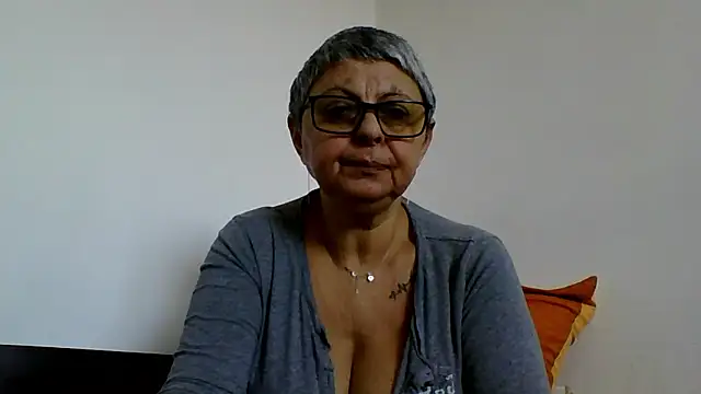 Snapshot of roseblak42 chatting on 01.14.26 roseblak42 online show from 01.14.26