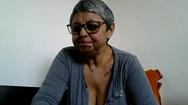 Snapshot of roseblak42 chatting on 01.19.26 roseblak42 online show from 01.19.26