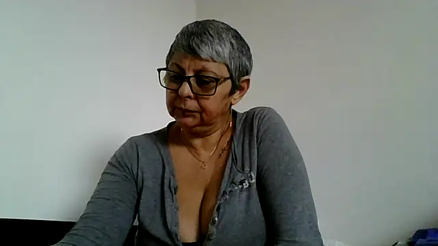 Snapshot of roseblak42 chatting on 02.02.26 roseblak42 online show from 02.02.26