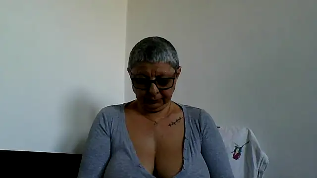 roseblak42 online show from 04.25.26
