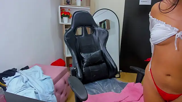 Snapshot of Catalina_naugthy chatting on 12.14.24 Catalina naugthy online show from 12.14.24