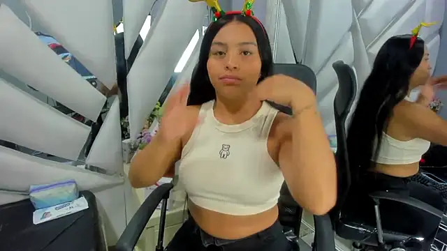 Snapshot of Catalina_naugthy chatting on 12.18.24 Catalina naugthy online show from 12.18.24