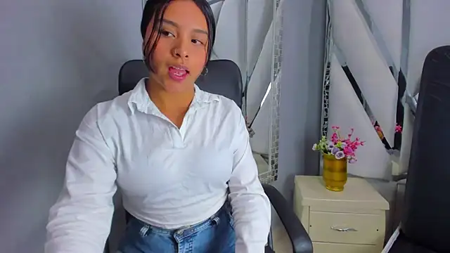 Snapshot of Catalina_naugthy chatting on 02.25.25 Catalina naugthy online show from 02.25.25